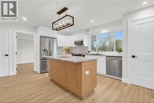 22 Ash St in Kitchener, ON - Building Photo