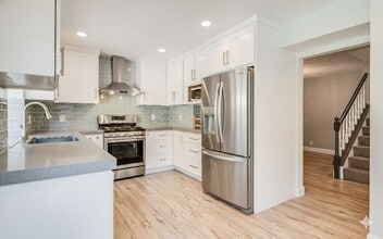 470 Providence Ct in Long Beach, CA - Foto de edificio - Building Photo