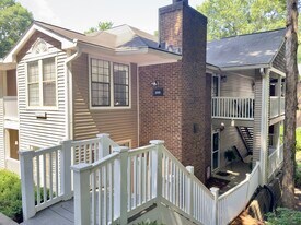208 Barrington Hills Dr, Unit 208 in Atlanta, GA - Building Photo