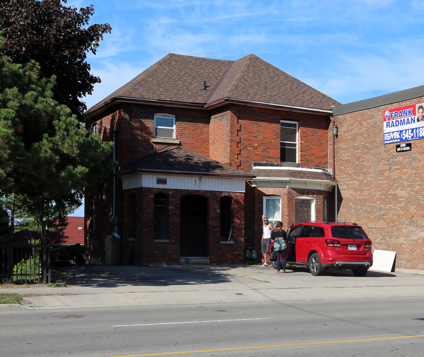 1911 King St E in Hamilton, ON - Building Photo