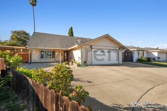 32445 Lake Barlee Ln in Fremont, CA - Building Photo - Building Photo