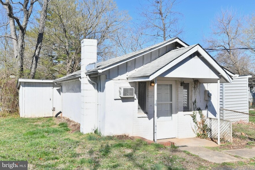 9001 Yorkshire Ln in Manassas, VA - Building Photo