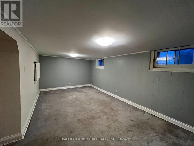 11 Hutton Ave in Toronto, ON - Building Photo - Building Photo