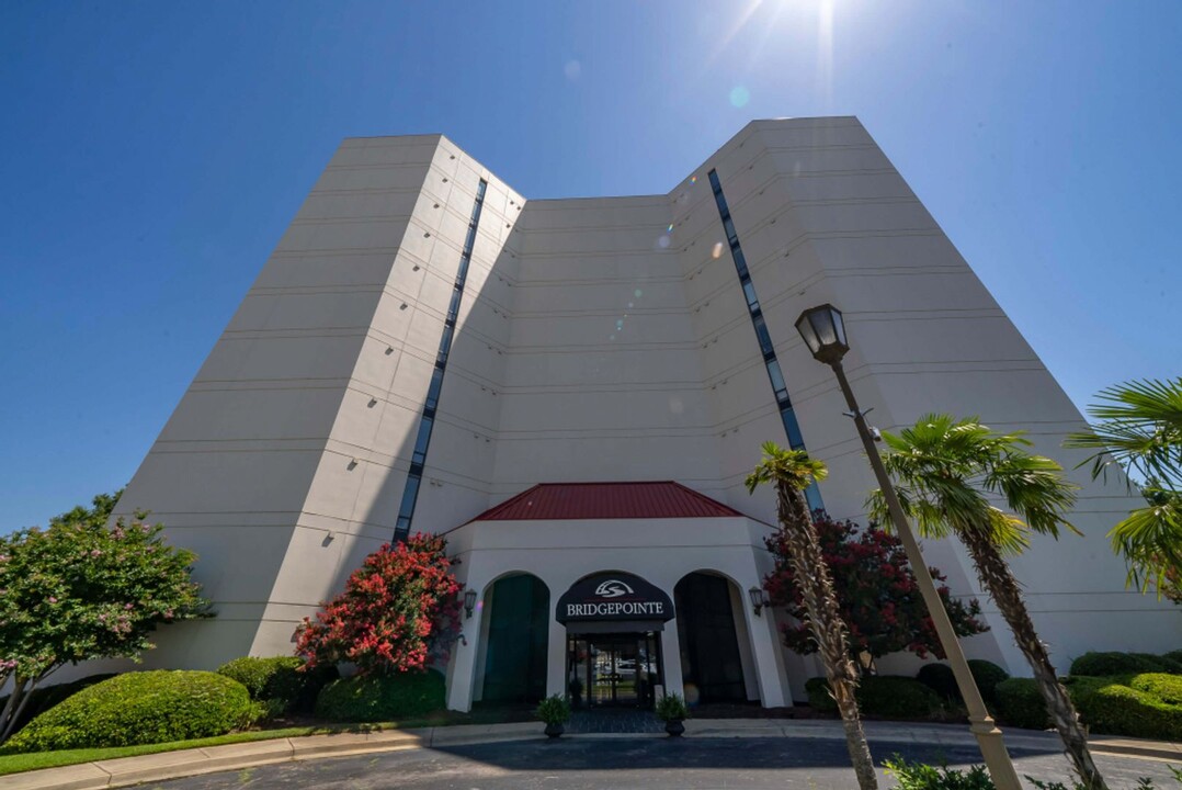 100 Sunset Blvd in West Columbia, SC - Foto de edificio