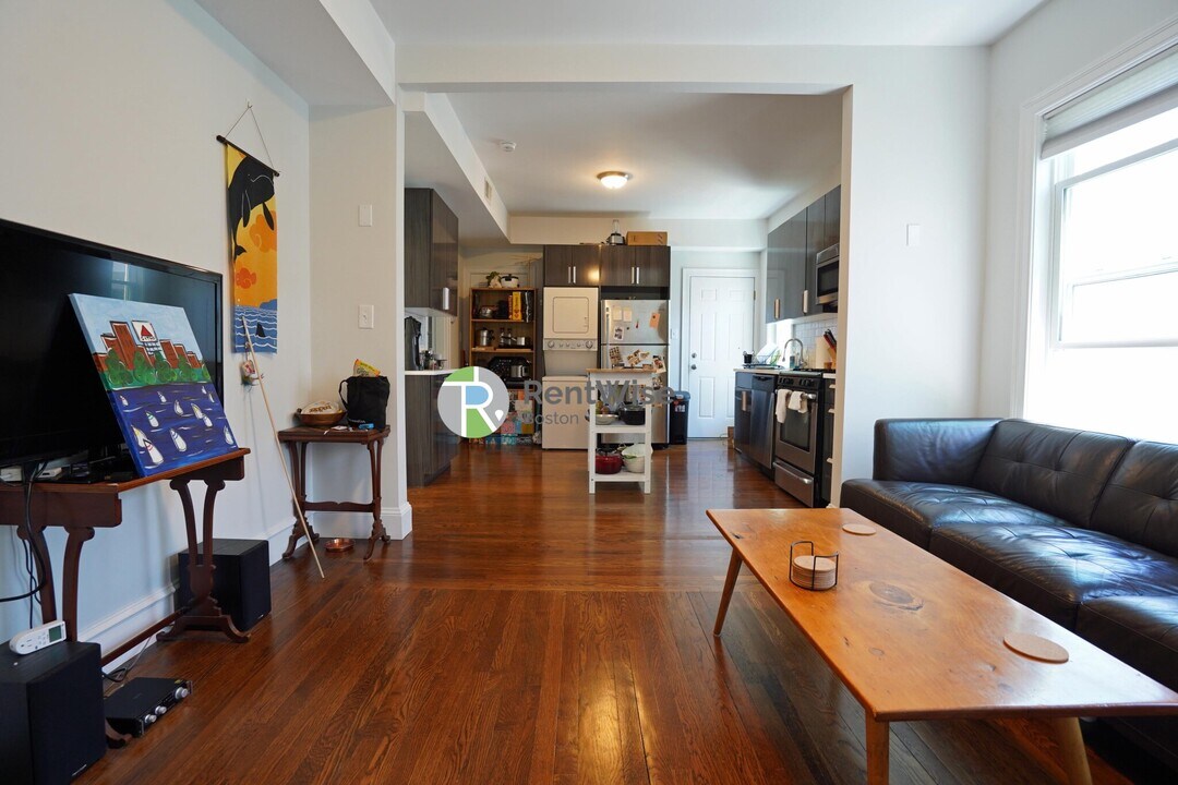 25 Marney St, Unit 2 in Cambridge, MA - Foto de edificio