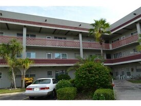 2073 Denmark St, Unit 47 in Clearwater, FL - Building Photo