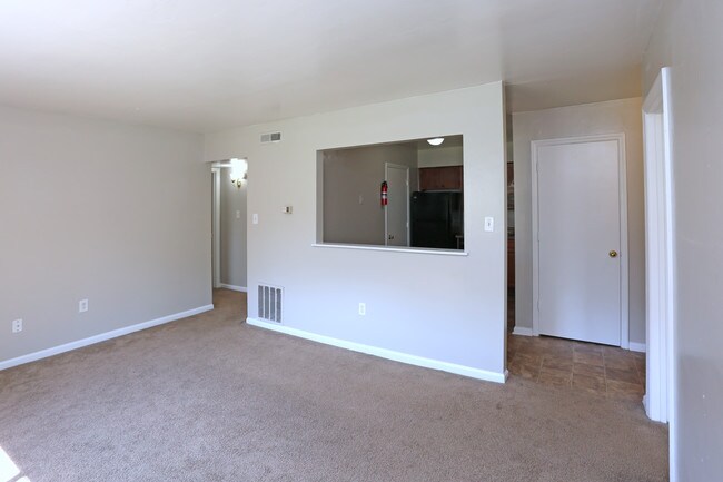 The Cove Apartments in Roanoke, VA - Building Photo - Building Photo