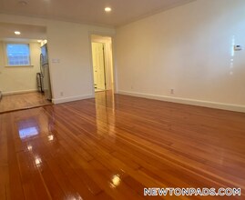 75 Wyman St in Newton, MA - Foto de edificio - Building Photo