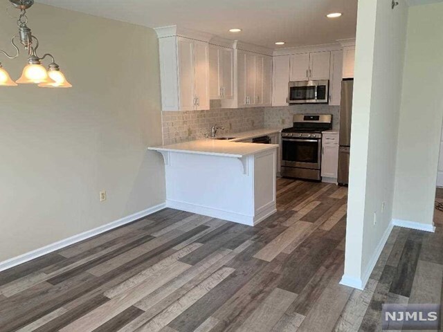 36 Wanamaker Ave-Unit -104 in Waldwick, NJ - Foto de edificio - Building Photo