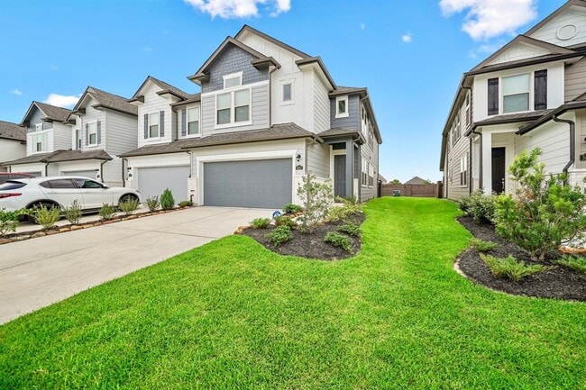 property at 5621 Hyde Park Dr