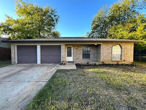 6055 Hill Ct in Watauga, TX - Building Photo - Building Photo