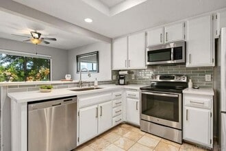 3086 Corte Trabuco in Carlsbad, CA - Foto de edificio - Building Photo