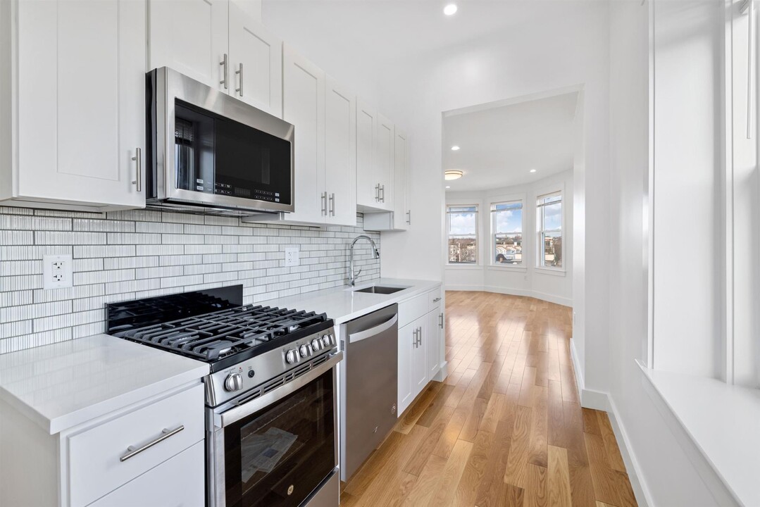 401 Columbia St, Unit 7 in Cambridge, MA - Building Photo