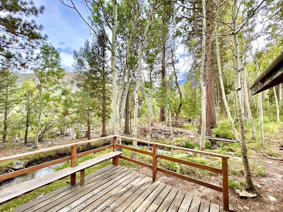 396 Juniper Dr-Unit -Duplex B Creekside in Mammoth Lakes, CA - Building Photo