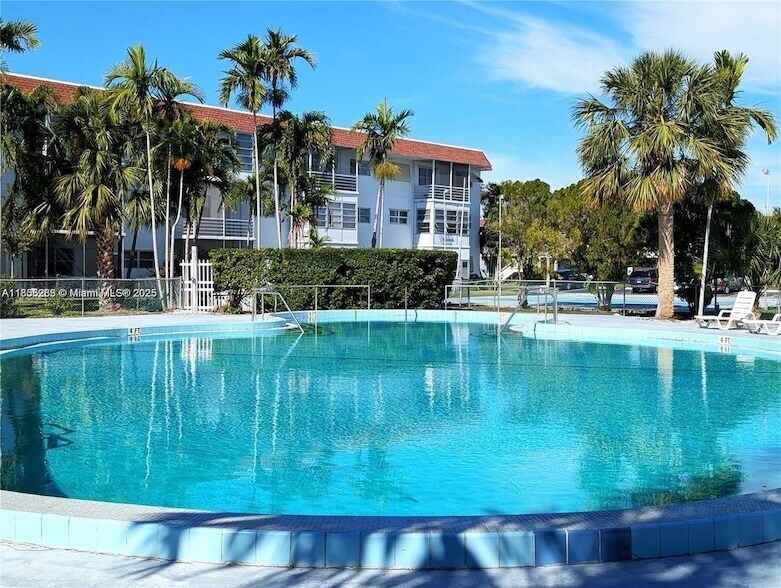 1280 NW 43rd Ave, Unit 205C in Lauderhill, FL - Building Photo
