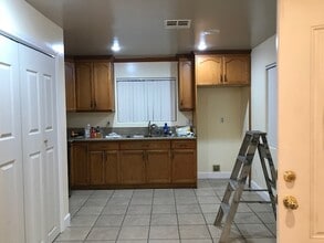 13981 Van Nuys Blvd in Arleta, CA - Foto de edificio - Building Photo