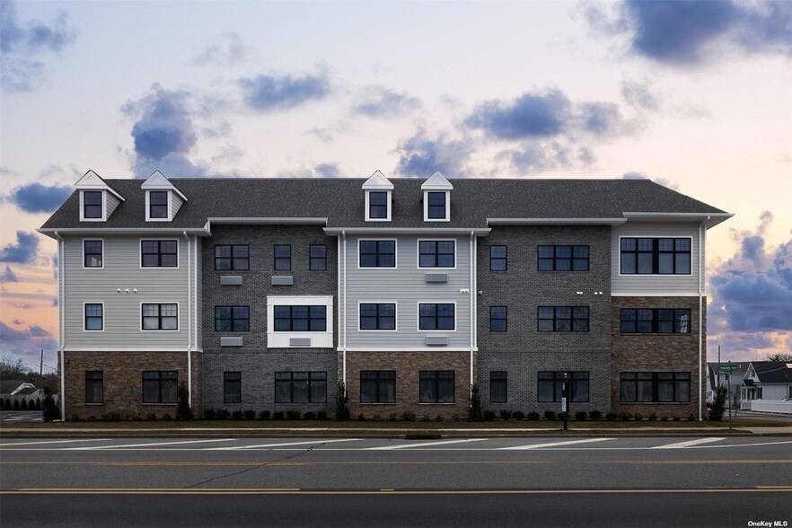 116 Waverly Ave, Unit 1 in Patchogue, NY - Building Photo