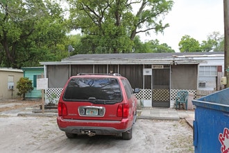 Dickson Mobile Home Park in Tampa, FL - Building Photo - Building Photo