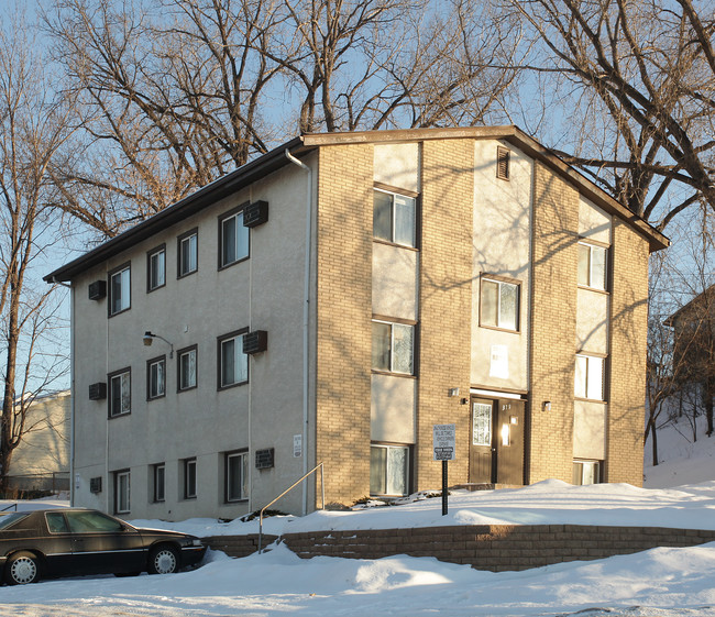 Cayuga Apartments in St. Paul, MN - Foto de edificio - Building Photo