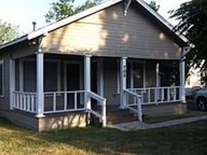Available for May Move in!  Cute 2 bedroom 2 bathroom house near Downtown Bryan in Bryan, TX - Building Photo - Building Photo