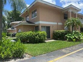 3263 NW 44th St in Oakland Park, FL - Building Photo