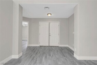 7379 Majestic Bluff Pl in Las Vegas, NV - Foto de edificio - Building Photo