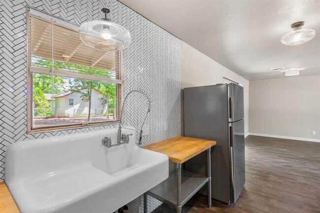 5302 Robinsdale Ln in Austin, TX - Building Photo - Building Photo