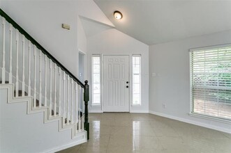 504 Timber Way Dr in Lewisville, TX - Foto de edificio - Building Photo