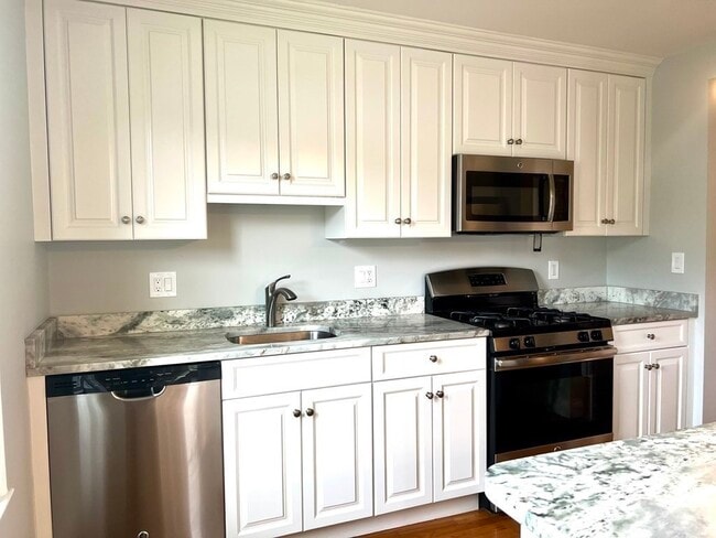 98 Dean St in Norwood, MA - Building Photo - Building Photo