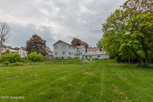 461 N Main St in Gloversville, NY - Foto de edificio - Building Photo
