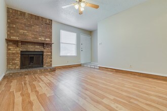 730 Bluebonnet Dr-Unit -Unit C in Keller, TX - Foto de edificio - Building Photo