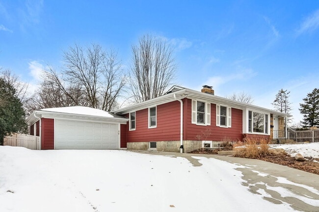 2420 Sumter Ave S in Minneapolis, MN - Building Photo - Building Photo