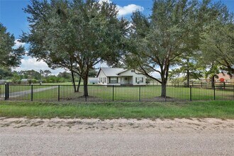 35839 Skyview Rd in Pine Island, TX - Building Photo - Building Photo