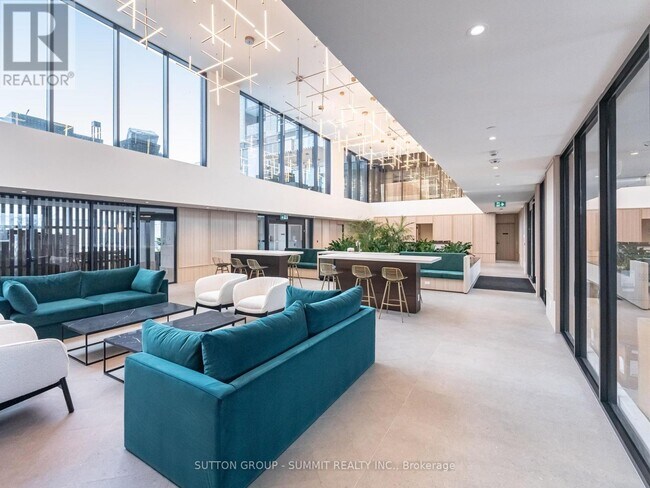 3071 Trafalgar Rd in Oakville, ON - Building Photo - Building Photo