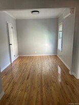 2 McKee St in Floral Park, NY - Building Photo