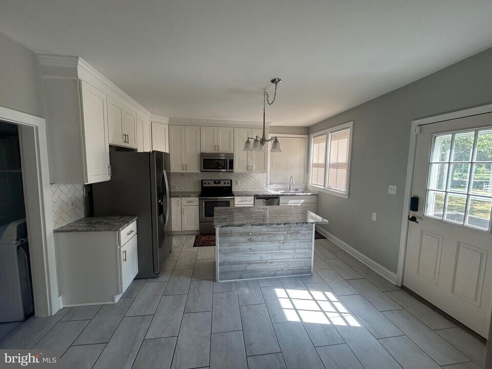 211 E Market St in Snow Hill, MD - Building Photo