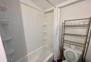 1205 Downey St in Radford, VA - Foto de edificio - Building Photo