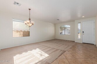 7013 S 57th Ave in Phoenix, AZ - Foto de edificio - Building Photo