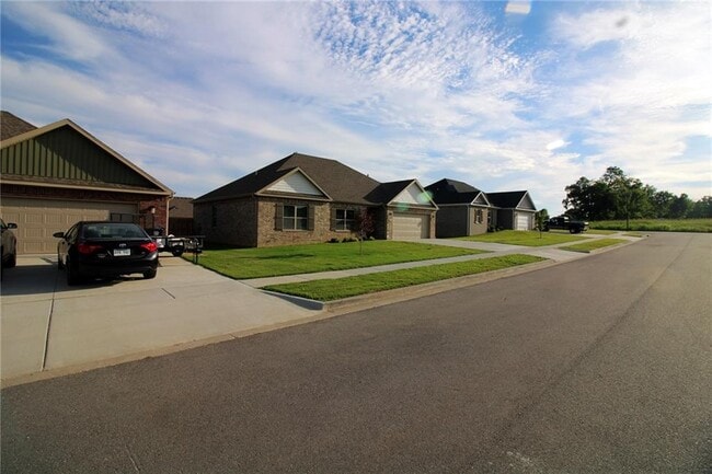 851 Petit Jean St in Prairie Grove, AR - Building Photo - Building Photo