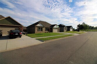 851 Petit Jean St in Prairie Grove, AR - Building Photo - Building Photo