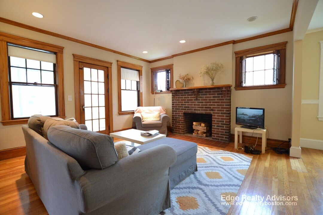 283 Summit Ave, Unit 1 in Boston, MA - Building Photo