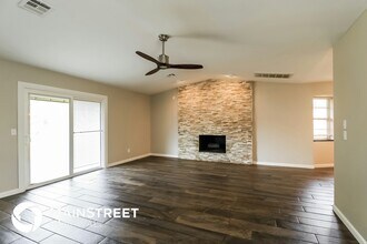 1030 W Churchill Way in Mustang, OK - Building Photo - Building Photo