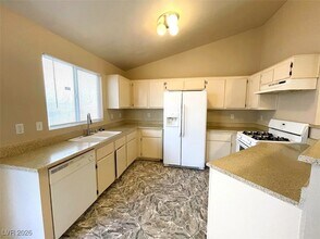 3671 Steinbeck Dr in Las Vegas, NV - Building Photo - Building Photo
