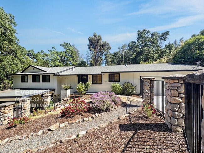 property at 18 Pueblo Ct