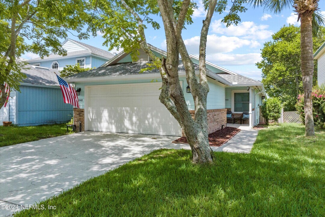 1940 America Ave in Jacksonville Beach, FL - Foto de edificio