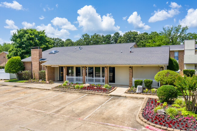 Richmond Oaks Apartments in Texarkana, TX - Building Photo - Building Photo