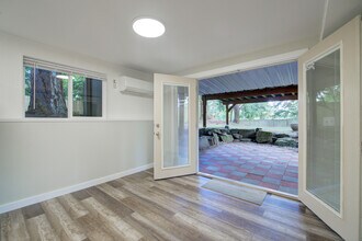 14722 25th Ave NE in Shoreline, WA - Foto de edificio - Building Photo