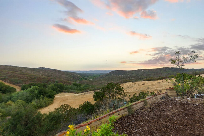 4613 Sleeping Indian Rd in Fallbrook, CA - Foto de edificio - Building Photo