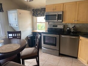 994 Pacific St in Baldwin, NY - Building Photo - Building Photo