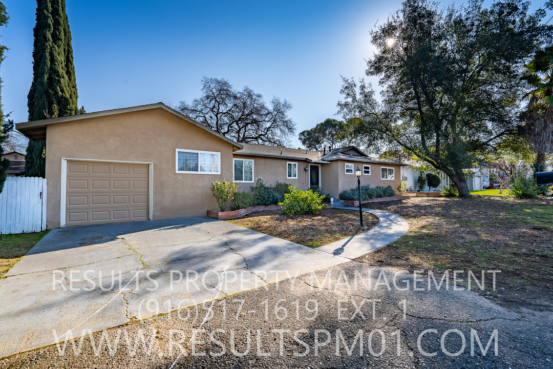 4552 Garfield Ave in Carmichael, CA - Building Photo